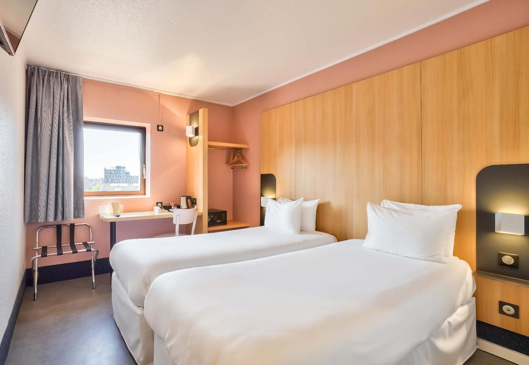 B&B Hotel Paris 17 Batignolles Exterior photo