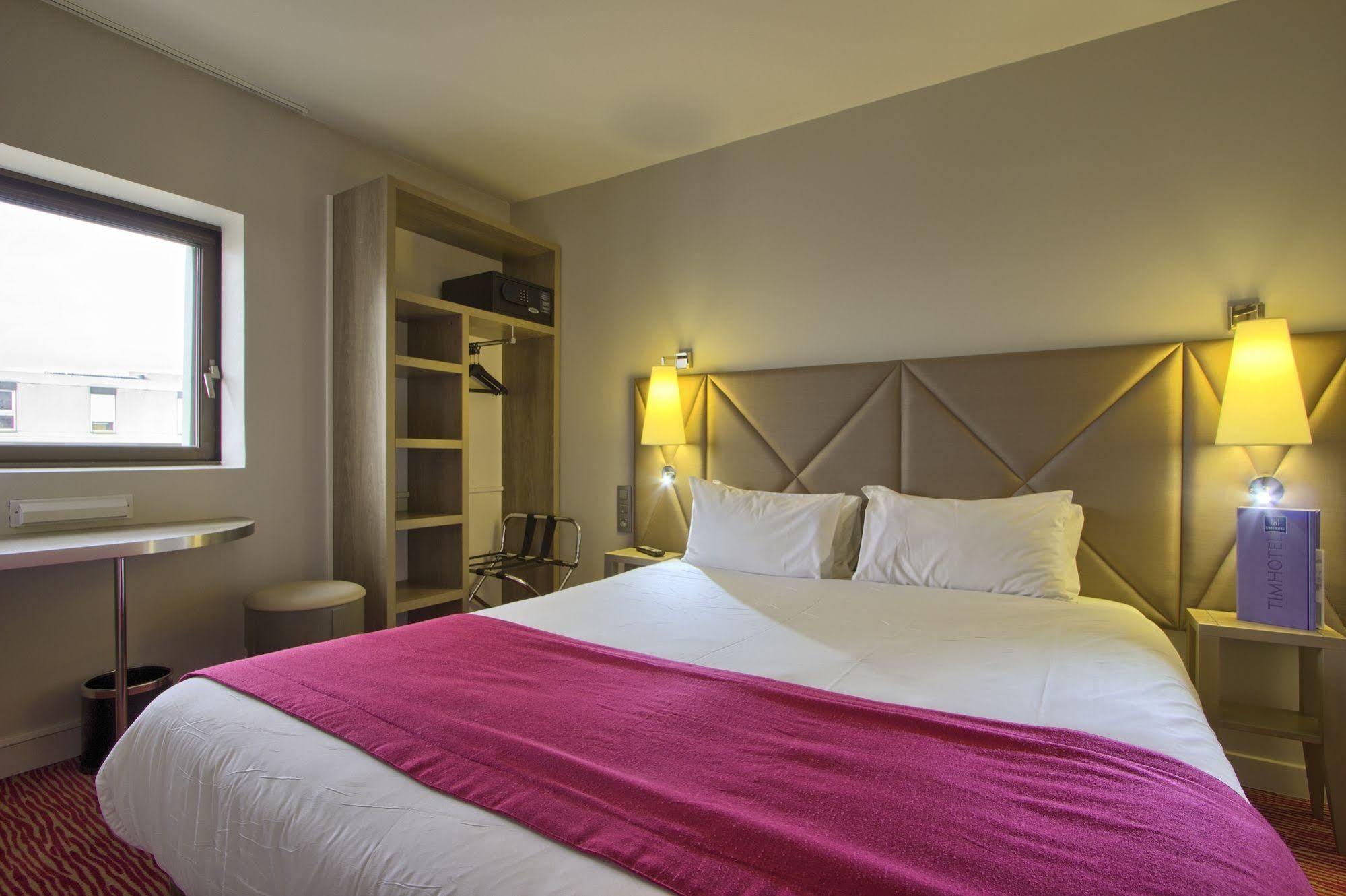 B&B Hotel Paris 17 Batignolles Exterior photo